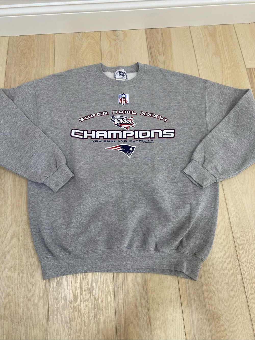 Gray Crewneck Sweatshirt Lee Sport XL Super Bowl XXXVI Patriots